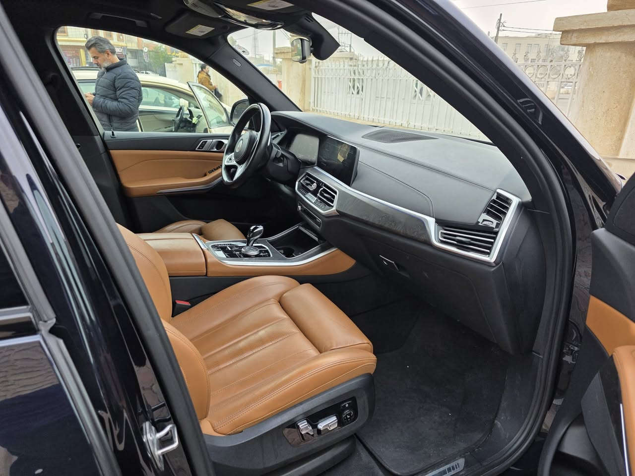 السلام عليكم  للبيع بي ام دبليو x5 2022 M40i
M بكج سبورت اصلي كامل مواصفات داتاشو بانوراما كراسي مساج داخل مشمشي ويل توسايز اصلي 22 وكل مواصفات الm 

ماشية ٣٤٠٠٠ ميل بدون ايرباك ستيرن و لا دشبول 
ضرر باب خلفي و بردة خلفي 
مكان السيارة اربيل 
السعر 425 
رقم اربيل جديد تحويل نفس اليوم
***********
واتساب وكورك متوفر وتحياتي للجميع
