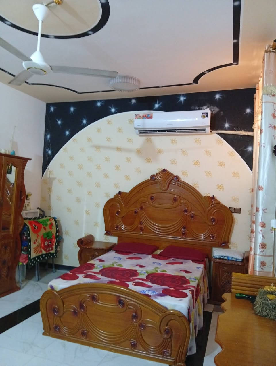 سلام عليكم بيت للبيع
المساحة 120
الموقع حي الزهراء شارع الصب قرب المدارس الصينية 
بناء البيت كونكريت مسلح يحتوي على غرفة وصالة واستقبال ومطبخ وصحيات داخلية وخارجية 
السعر 97وبي مجال بسيط للشراء 
الاستفسار اكثر الاتصال على الرقم 
***********

