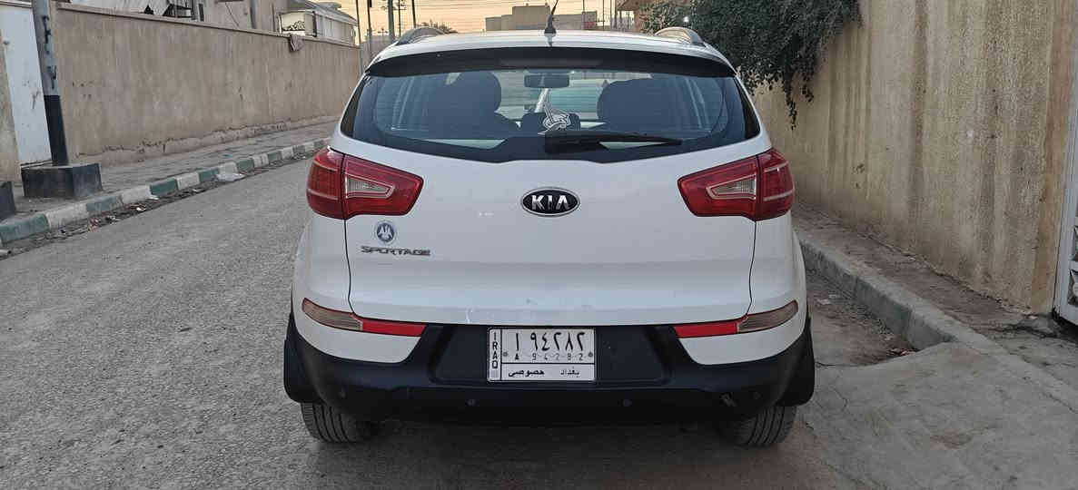 السلام عليكم
سبورتج 2011 خليجي

فول فول مواصفات عدا البصمه 1/1

محرك 2000 دوش 

بانوراما سقف 

اشاير مري 

شاشه وكامرة 

حساسات 

رقم بغداد 

سيارة جديده جدا سعرها 140وبيها مجال قليل مناسب بلعافيه ع الياخذها. 

مكان السياره ميسان

رقم صاحب السيارة 

***********
