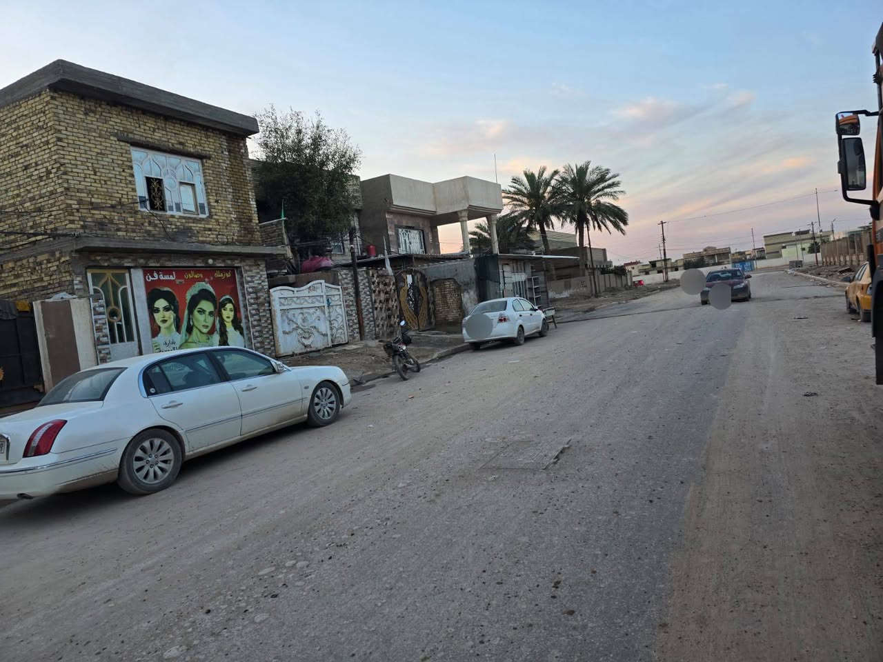 السلام عليكم بيت البيع مساحه 200 متر طابو صرف يحتوي على مشتمل
3 غرف نوم 
واستقبال 
ومطبخ 
عنوان حله حي الاساتذه
قرب المستوصف
مقابل مركز شباب 
مجاور مدرسه طه باقر الابتدائيه
قرب مركز شئون العشاير 
كامل الخدمات الاستفسار اتصل ***********
