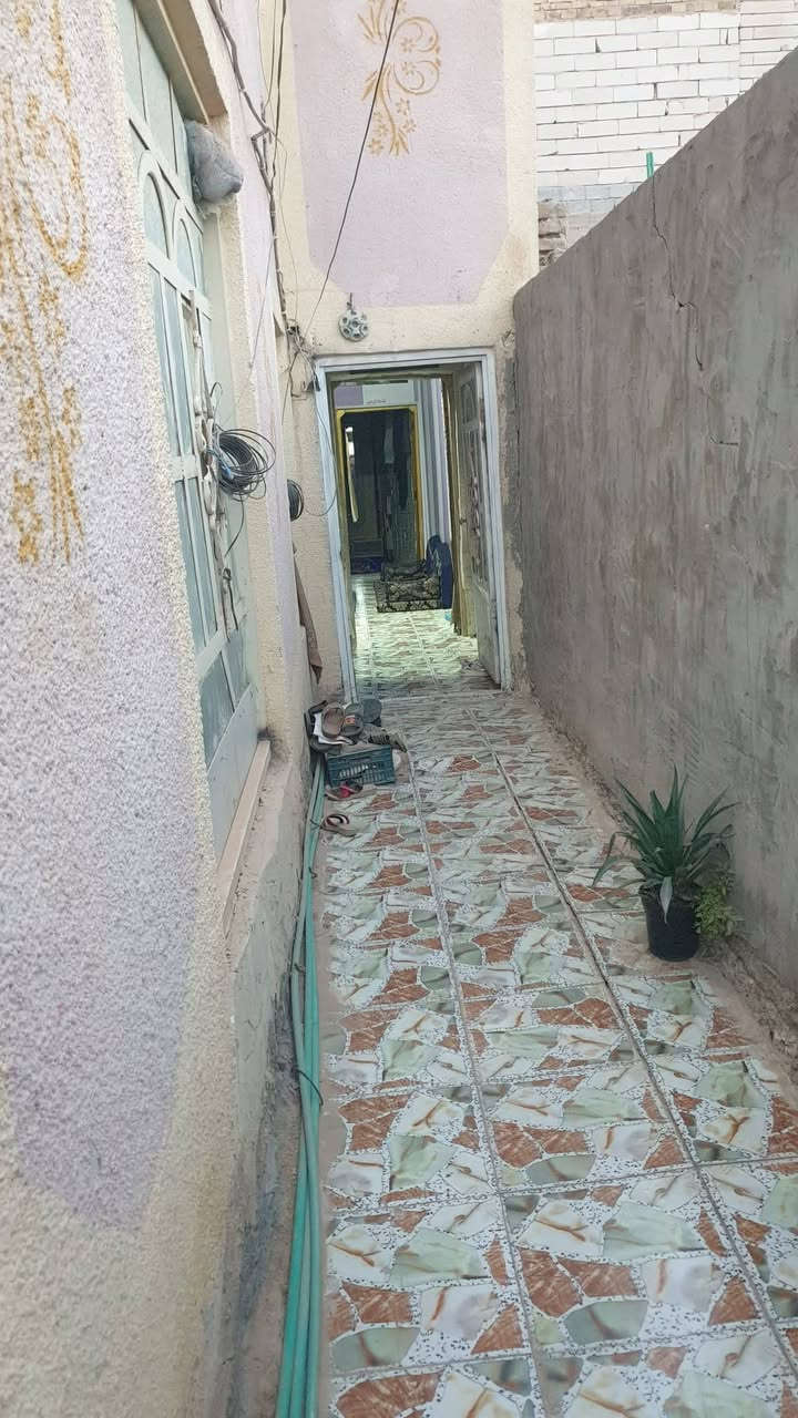 سلام عليكم .
١٠٠ متر للايجار .
الموقع خلف مول الجوهره الي بالحولي .
البيت بي غرفه وصاله ومطبخ واستقبال وتخاريج بالداخل والخارج  وبي غرفه فوك . 
للأستفسار خاص 
او على الرقم *********** بي واتساب.
