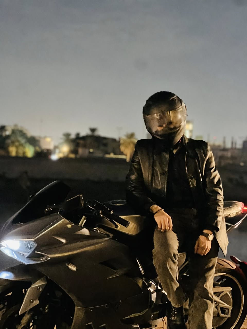 (بطح شحن)
بطح شحن للبيع  اشاره يسار وره وكدام مكسوره 
باقي كلشي مابيها وشغاله 
تواصل واتساب
***********
مكاني بغداد عطيفيه
