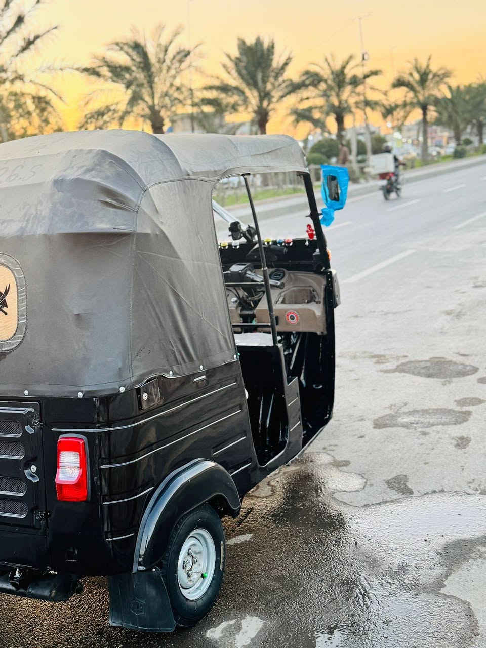 سلام عليكم شلونكم شباب تكتك لبيع موديل 2016 /11 /28  تكتك حلوه نظيفه تعمير عام صبغ جماليه السعر 4500  بيه مجال كهربائيات كلها شغاله اوراق المصطفى مدفوع بس جمرك من الرقم الالوان بغداد شعب حي التجار رقم الهاتف *********** اتصل علي وبخير وتدلل 📞🫶🏻
