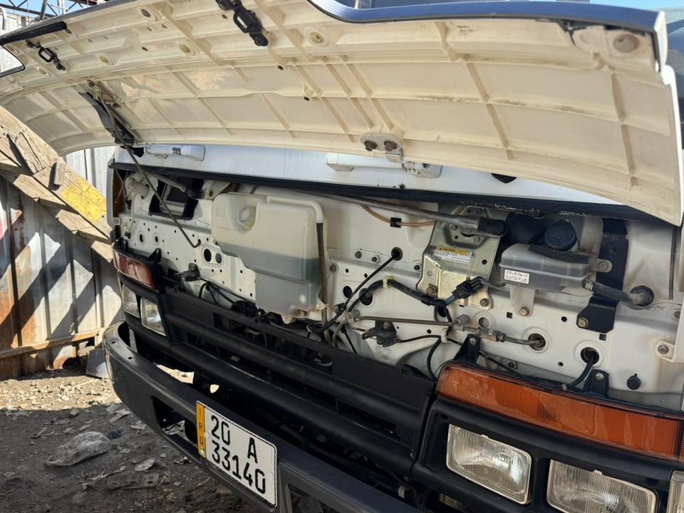 السلام عليكم فوسه بزون مديل 2000 السيارة زيرو ماشيه 9الاف جديدة بحاله الوكالة فول جاهزة تبريد طولها 7 وربع ابلادي محرك 17 برغي مامفتوح بيه كله على وضع الشركة تخم تاير سبير منازل السيارة كلش جديدة وزيرو مديل 2000رقم ديالى نكليزي باسمي تحويل ثاني يوم وبلعافية ع الياخذها 

***********
