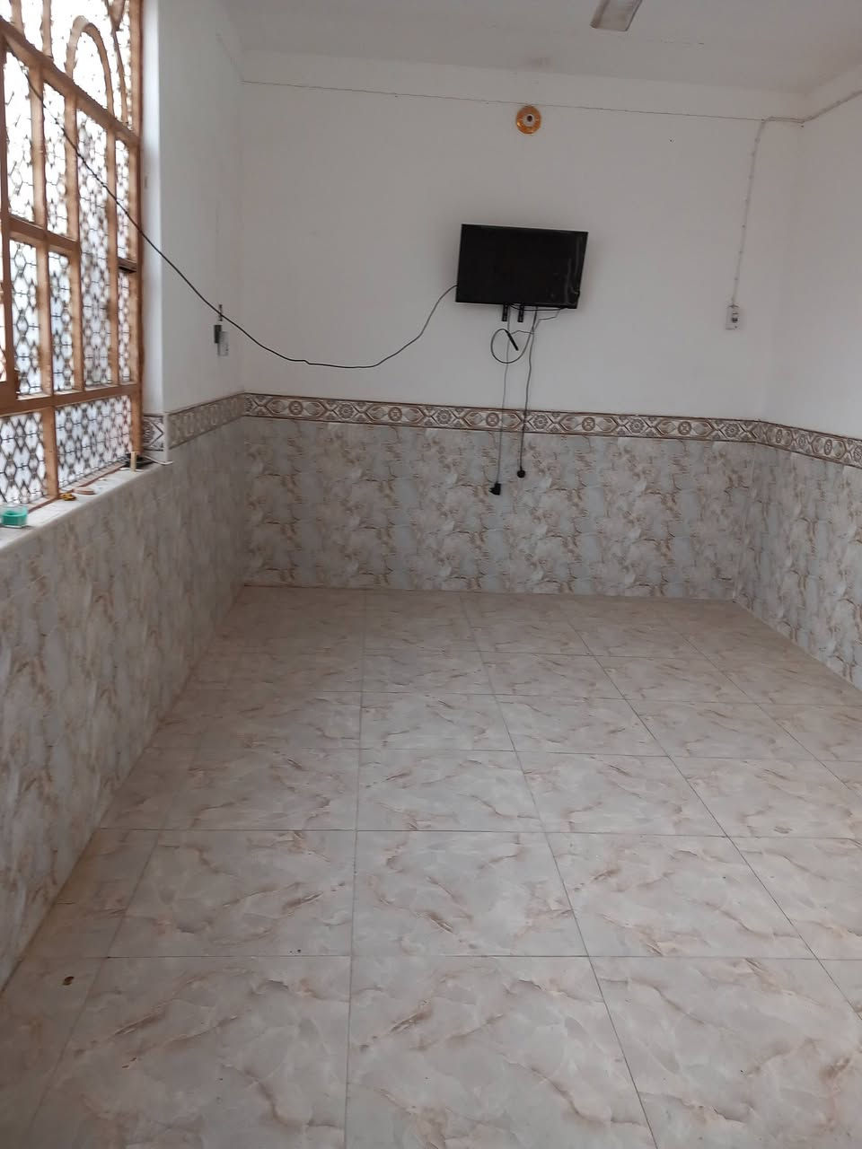 بيت للبيع 110 متر الواجهة 11 والنزال 10 اساس كونكريت وسقف عكادة البيت جديد بناء نظيف طابو زراعي سند 25 قرار محكمة من صاحب الارض مباشر تفاصيل البناء استقبال وصالة ومطبخ وغرفة وتخاريج داخلية خارجية ومناور عدد 2 البيت على ثلاث شوارع منطقة حلوة وهادئة الموقع كوفة سهلة شارع معمل الدبس شارع فاطمة الزهراء تقريبا 120 متر عن شارع معمل الدبس السعر 50 مليون وقابل للتفاوض للأستفسار واتساب ***********
مكتب الموسوي للوسائط العقارية مستعدون لأستقبال عروضكم التجارية والزراعية والسكنية بيع وشراء رهان ايجار
