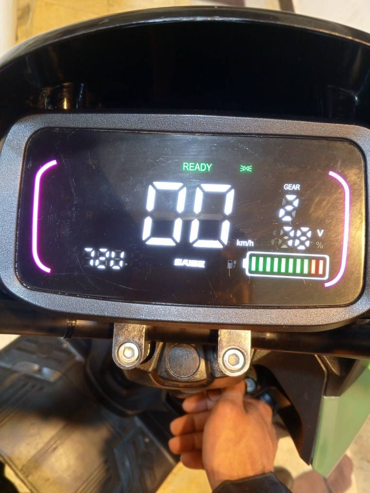 دراجة اباچي الكهربائية 

سلام عليكم الدراجة نضيفة مثل متشوفون كلشي مابيهة تاخذهة وتندعيلي  
6 بطاريات 
يمشنك أقل شي 45 كيل 
السعرعة 65 مقفولة
إنارة لد+ زنن يخبل الشارع يصير نهار 
السعر 800 الف
مكاني الدولعي الشارع العام 
***********
