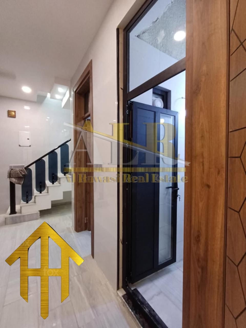 🏦 ®️مكتب الرواسي للعقار ®️ 🏦

‼️اعلان جديد‼️

🔴تسلسل العرض:-{ 129 }

®️دار ( ركن )للبيع  🅿️🏚️ 

     المساحه الكلية:-62م.  { واقع حال 70 متر } 

      واجهة:-9م.        ✖️.    نزال:-7م

®️تفاصيل البيت:-{بناء سنة 2025 ركن }

الطابق الاول:- { استقبال ➕مطبخ ➕خدمات ➕حولي  }

الطابق الثاني:- { ( 2 ) غرف نوم➕ خدمات  }

الطابق الثالث :- { بيتونة } 

📍موقع البيت:- حي اور ال600 

            .………..{بأدارة السيد ابو عبد }………….

للاستفسار📞📞📱📱

عبد الرحمن.    ***********

   منتظر.             ***********
