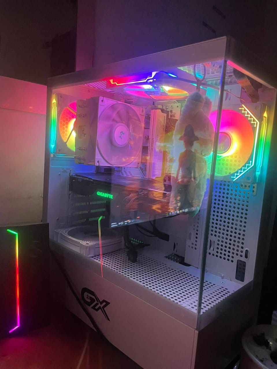 السلام عليكم
Razen5 3600s amd
 ssd256 
Ram32
 Rtx2060 supper
 4van 
مع شاشه mass 240 hz 27e
ماوس دراكون + كيبورد + سماعات
السعر 950
 ***********
