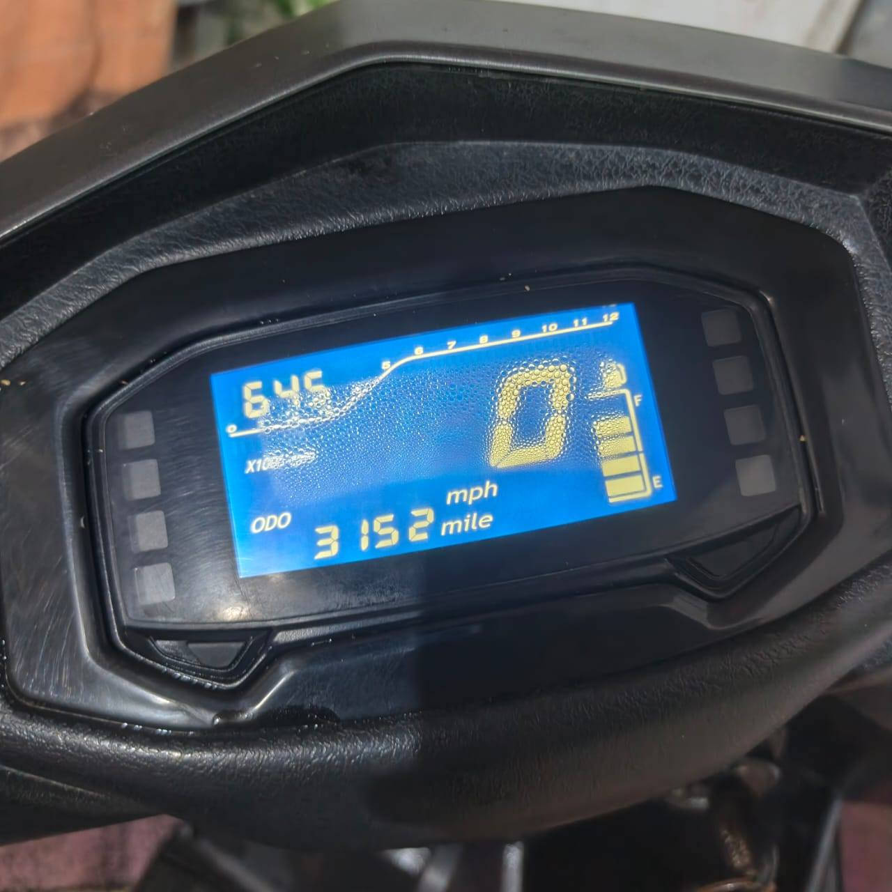 للبيع عالفحص كلشي شغال مناقصه شي ب350 مكاني ديوانيه *********** الدراجه اوراق دشبول شاشه الدراجه جديده
