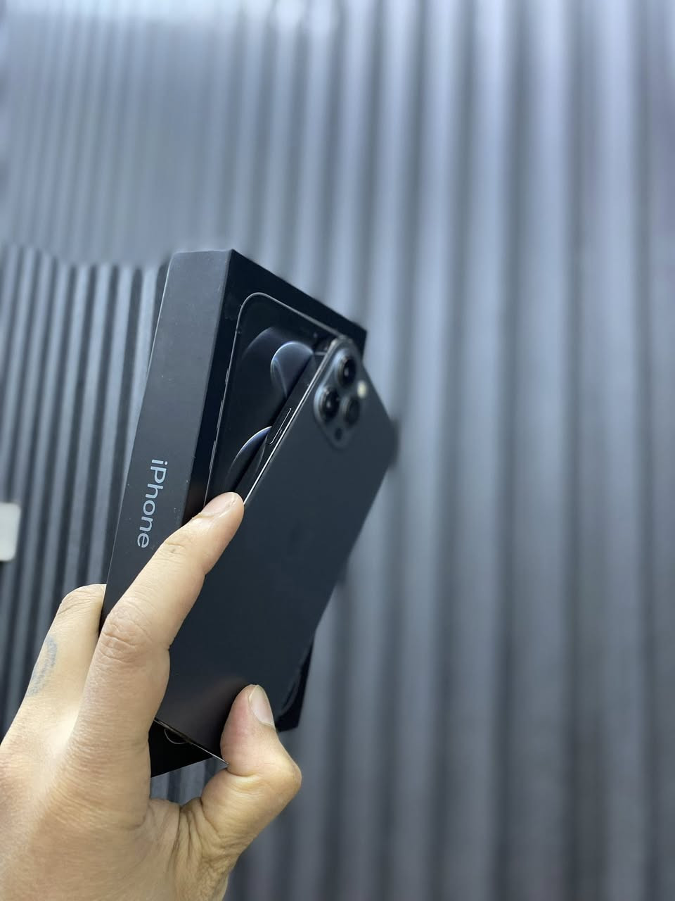 12 برو ماكس بطاريه 100 ذاكره 256 بيه فطر كلش خفيف بلگلاس جهاز نضيف كلش زلغ مابيه مكفول من العطل نت اتصال كامرات فيس ايدي كله شغال وياه كارتونه وشاحنه مكاني البصره الحيانيه *********** السعر 400 وبيه مجال
