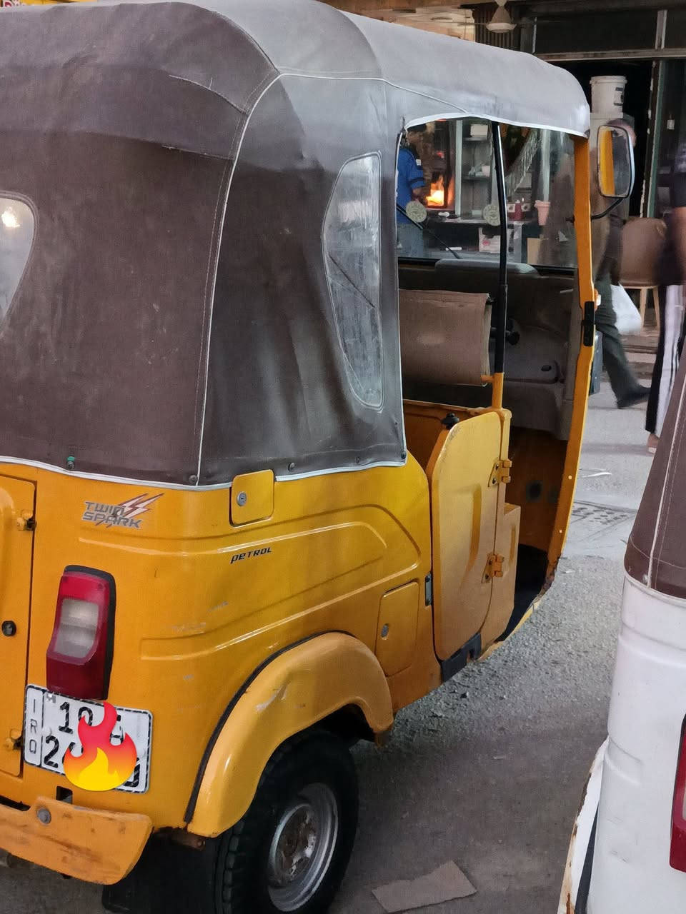 سلام عليكم تكتك البيع موديل 2022 كشره كفله عامه سعر 9500 رقم الهاتف ***********
