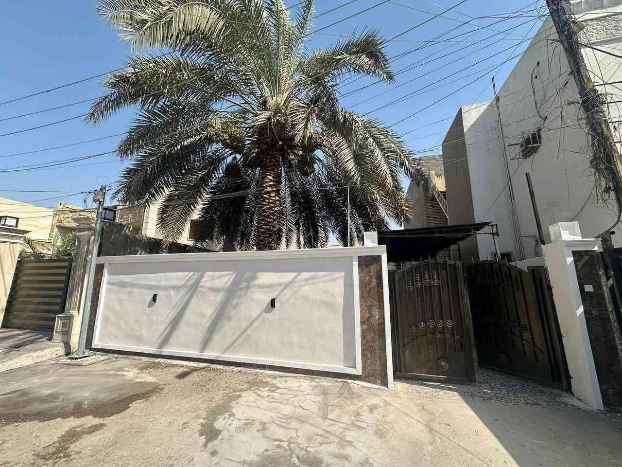 🏡 بيت للإيجار في مربع الإقتصاديين – موقع راقي ومميز!
⭕️أيجار اي نشاط تجاري - مكتب نائب / شركات / مركز تجميل 
 

📐 المساحة: 400 متر
🔹 البيت جديد ونظيف جداً

يتكون من طابقين:

🔸 الطابق الأرضي:
صالة واسعة، مطبخ كبير، غرفتين نوم، وخدمات

🔸 الطابق الثاني:
 ثلاث غرف نوم مريحـة

📍الموقع: السيدية – مربع الإقتصاديين (منطقة هادئة وسكنية)
☎️للأستفسار الاتصال على الأرقام (اتصال+واتساب) :- 
(***********)✨
#عقار
#عقارات_العراق
#عقارات_بغداد
#بيع_شراء
#بيع_بيوت
#فلل_للبيع
#بيت_للبيع
#فرصة_عقارية
#استثمار_عقاري
