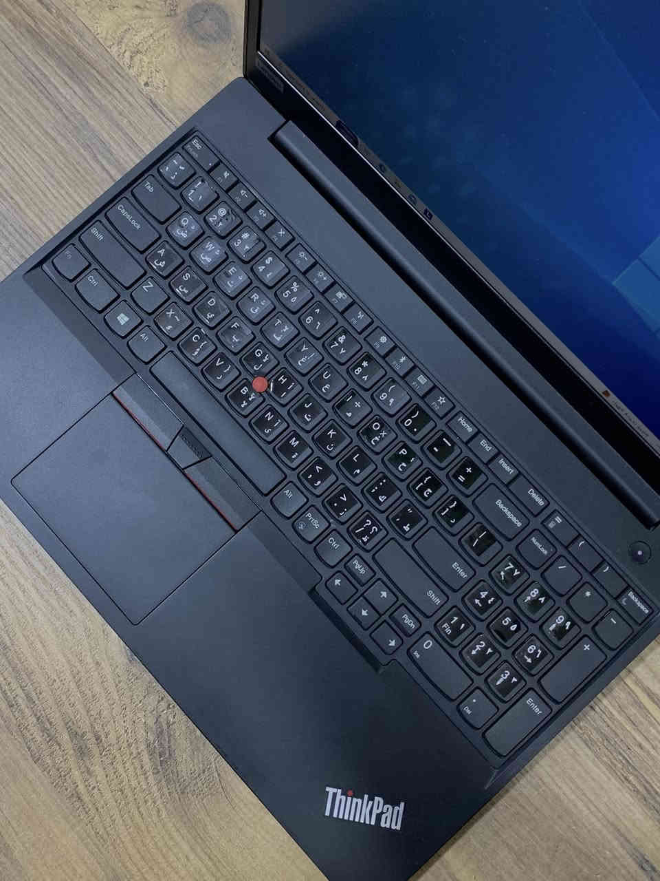 سلام عليكم لابتوب Lenovo ThinkPad E585 للبيع نضيف جداً يشغلك برامج مونتاج والفوتوشوب والبرامج الهندسية والعاب المتوسطة المواصفات :
CPU : AMD Ryzen 7 2700U 2.20GHz
RAM : 8GB DDR4
قابل للتطوير 
HARD : 256SSD
قابل للتطوير 
كرت شاشة : AMD Radeon RX Vega 10
 حجم الشاشة 15.6 : حواف نحيفة
Full HD (1920 x 1080)
سوبر سلم وخفيف الوزن  
بطارية ممتازة جداً
شحن لابتوب تايب سي
Windows 10 : مفعل مدى الحياة 
يحتوي ع المنافذ لي تحتاجها 
شاحن لابتوب 65Watt
وياه الشاحنة الاصلية وكارتونة الجهاز
-———————————————-
ملاحضة : لابتوب نضيف جداً ومابي اي مشكلة يشغلك برامج مونتاج والفوتوشوب والبرامج الهندسية والعاب متوسطة وبالعافية ع ياخذة
————-——-—————————
مكاني بغداد المحمودية
متوفر توصيل للجميع محافظات العراق 
رقمي *********** بي واتساب 
سعره 300 وبي مجال للطيبين
