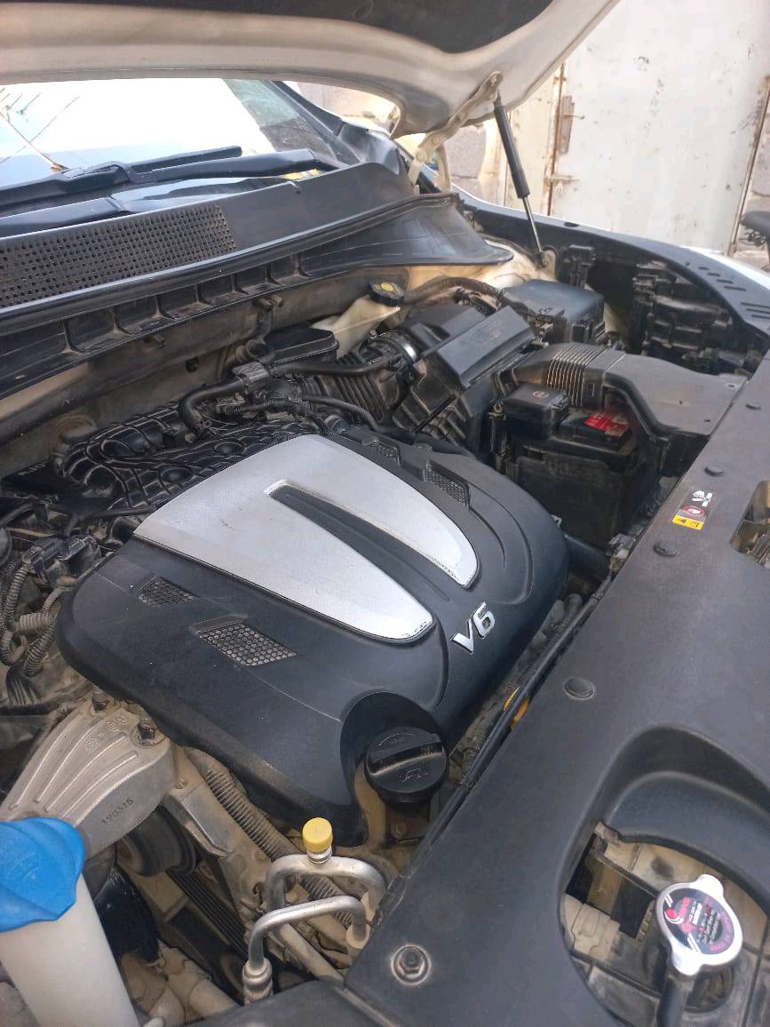 سلام عليكم
سورنتو 2020 خليجي بأسمي كامل موصفات عدا الفتحة كفالة عامة عدى بارد مبين بالصور سيارة مال بيت بعدها جديدة واحلى من الصور ماشية94000  مكينة وكير بالباكيت حدادية جديدة باب خلفي كهربائي كشنات كهربائية بصمة تشغيل بصمة ابواب حساسات امامية خلفية  رقم انكليزي الجديد تحويل ثاني يوم 
العنوان: بصرة أبي الخصيب