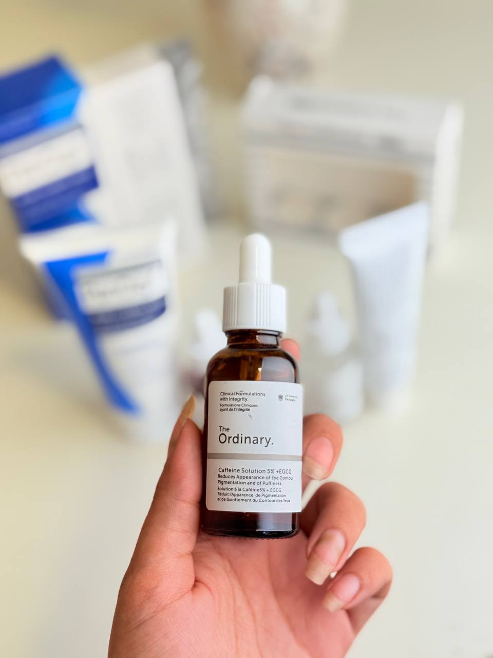 عرض التصفيه  والنظارة والترطيب🔥

 غسول رغوي للوجه والجسم لعلاج حب الشباب، يحتوي على 10% بنزويل بيروكسيد، وهو مصمم لتنظيف البشرة وعلاج حب الشباب الموجود ومنع ظهور حبوب جديدة. 
Dr. Althea 345 Relief Cream: كريم مرطب ومهدئ مصمم لإصلاح حاجز البشرة، ويحتوي على مكونات مثل النياسيناميد والبانثينول ومستخلص الصبار لتهدئة وترطيب وتقليل الشوائب. 
The Ordinary AHA 30% + BHA 2% Peeling Solution: محلول تقشير يحتوي على أحماض ألفا هيدروكسي (AHA) وبيتا هيدروكسي (BHA) لتقشير البشرة وتحسين ملمسها ومظهرها. 
The Ordinary Niacinamide 10% + Zinc 1%: سيروم يحتوي على النياسيناميد والزنك، ويُستخدم لتقليل ظهور المسام والتحكم في إفراز الزيوت وتقليل الالتهاب. 
The Ordinary Caffeine Solution 5% + EGCG: سيروم يحتوي على الكافيين و EGCG (مضاد للأكسدة)، ويُستخدم لتقليل ظهور الهالات السوداء والانتفاخ حول العينين.

للاستفسار والحجز مراسله خاص 
#كوزمتك #مكياج #مكياجي #صالون #اكسبلور #اكسبلور_العراق


**إذا كنت صاحب هذا الإعلان وتريد حذفه لأي سبب، رجاءا أرسل رسالة إلى الدعم الفني**