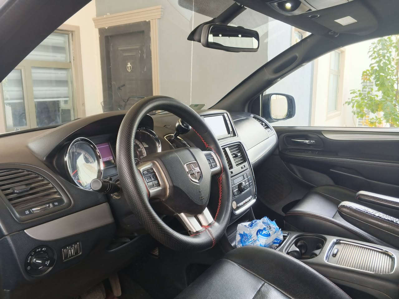 سلمعليكم دوج 2019 GT فول 1/1
جاهز 100/100 موصفاته معروف بعد رقم بغداد باسمي سنويه 29
محرك مامفتوح حت ماي احمر بي تشغيل عن بعد بيبان شفط حنط شفط فرس بسقف تخم تايره جديد ستوني شاده اصلي 
ماشيه 60م كير محرك جدد مكان السياره النجف ***********
سعر 185 وبيه مجال الاستفسار سونار بيه موجود هم
