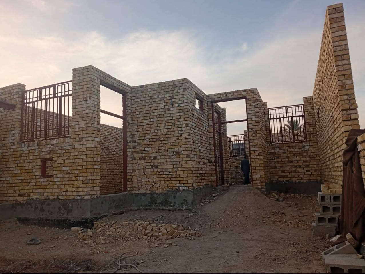 هيكل للبيع مساحه القطعه 250ومساحه البناء 170تقريبا زراعي العنوان الهاشميه خلف كوفي حبه القهوه 
الاتصال على رقم ***********
