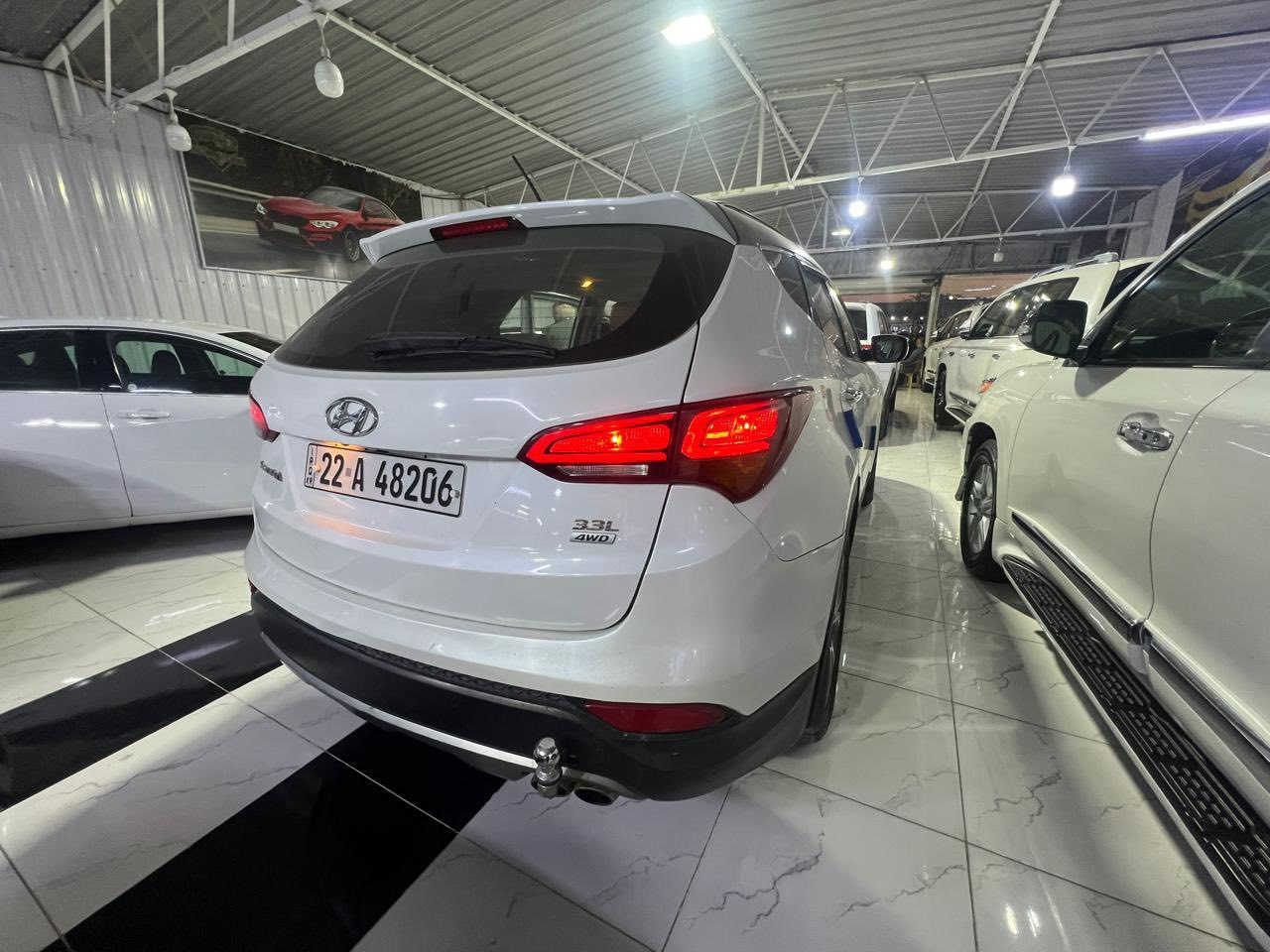 � للبيع: Hyundai Santa Fe 2014 فل مواصفات 🔥
سيارة عائلية قوية ومريحة، مناسبة للسفر والاستخدام اليومي، تجمع بين القوة والفخامة.

المواصفات:

 • محرك V6 سعة 3.3 لتر قوي
 • دفع رباعي AWD ثبات عالي على الطرق
 • كير أوتوماتيك ناعم
 • فتحة سقف بانوراما
 • 7 ركاب مساحة عائلية مريحة
 • شاشة + كاميرا خلفية
 • تبريد ممتاز وتجهيزات متكاملة

الحالة:
سيارة نظيفة جداً، قيادة مريحة وثابتة، جاهزة للاستخدام 
  بيها ثلاث قطع صبغ بدون دواخل بدون ايرباكات 

📞 للاستفسار والتواصل: على الخاص او ***********
واتساب موجود 
ا
📍العنوان : كركوك

💵 السعر : 165$ بيها مجال للشراي 

✨ فرصة لمن يبحث عن SUV قوية وفخمة بسعر مناسب
