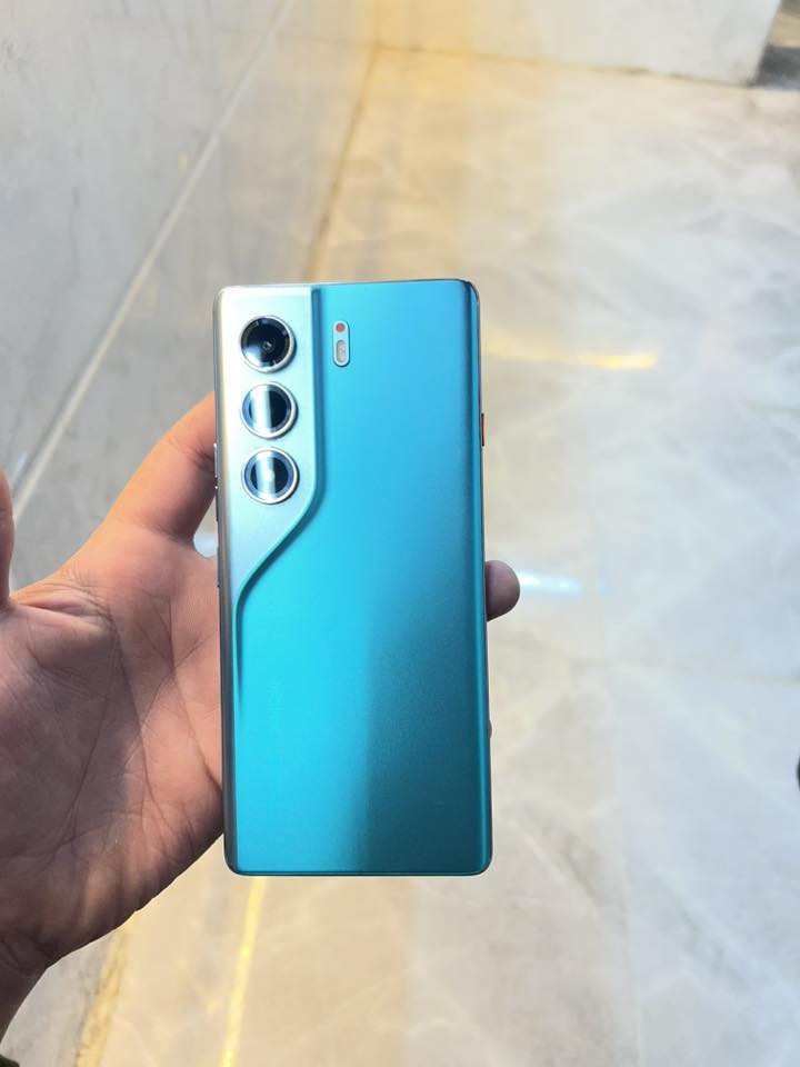 السلام عليكم كامون 40 برو فايف جي للبيع جهاز نضيف استخدام قليل سعر 310 وبي مجال قليل 
***********
