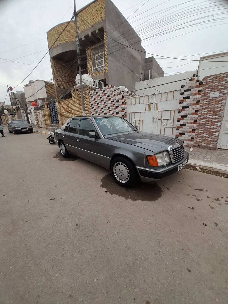 السلام عليكم سياره مارسيدس دب لبيع موديل ٩٠ رقم بغداد انكليزي محرك بطه ٣٠٠٠ تبريد شغال سياره جاهزه العنوان واسط قضاء الحي لاستفسار ***********
