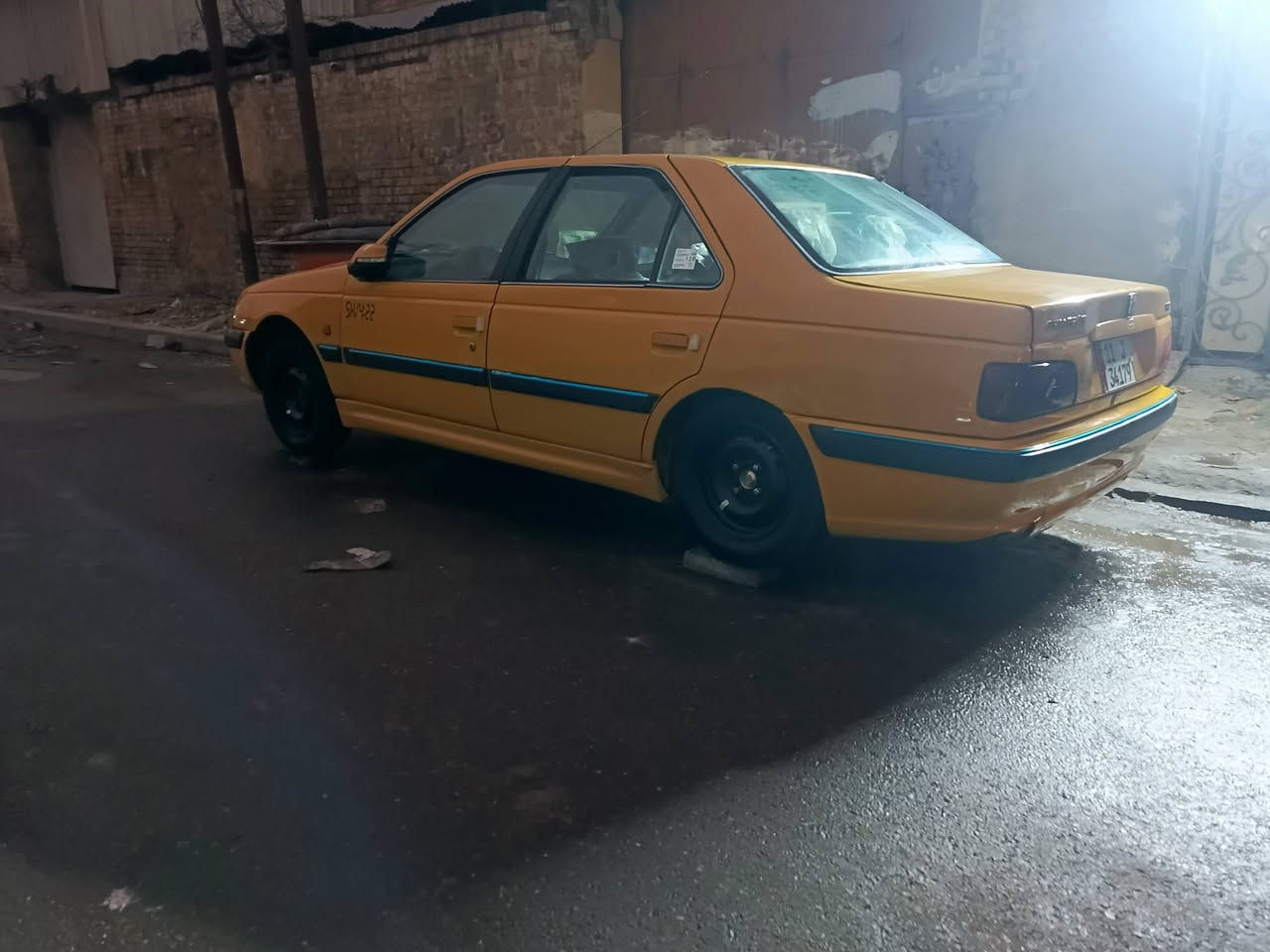 سلام عليكم شباب 
بيجو بارس ٢٠١٥ رقم بغداد انكليزي 
السياره حلوه مال جناي مكينه وكير خير من الله صدر امامي خلفي خير من الله بيهه ضربه بل جاملغ الخلفي ومصلح تبريد ثلج وبيهه كم شغلا نقص عنوان مجمع مشن الكراده شارع الزيوت  السعر ٣٨ وبيهه مجال لل طيبين ***********
