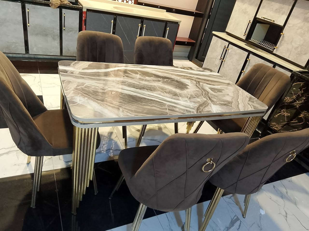 يالله.
ميز طعام بهل شكل نضافه 99%
سعره مناسب للاستفسار خاص او 
***********واتساب
