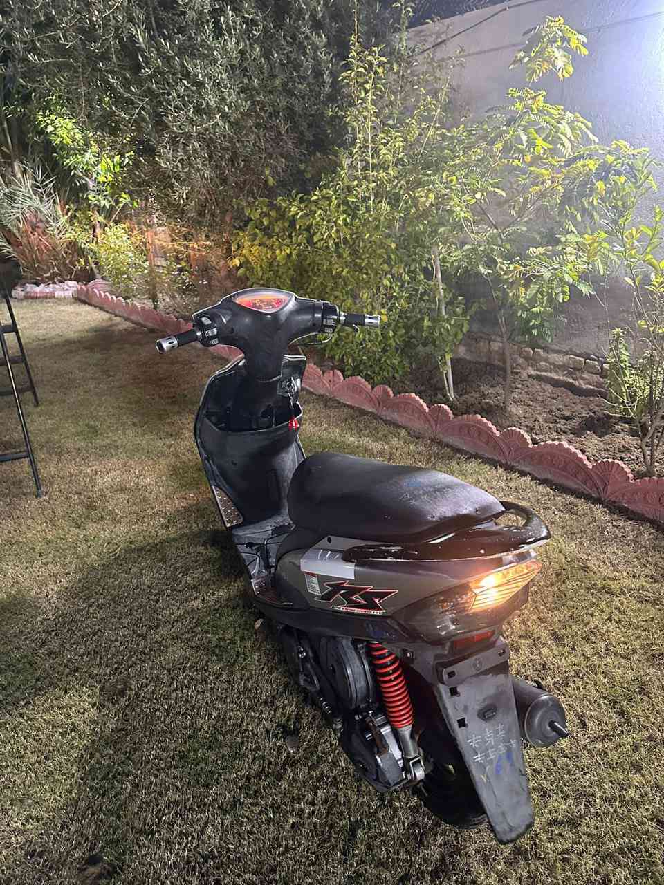 دراجة ماكس عدلة للبيع بلادية مكينة ناعمة الدراجة خرسة سلف وهندر نكرة كفرات مختم بختم المكينة الدراجة ربمة مشيها يخبل الدراجة نضيفة احلة من الصورة السعر 650 📞للستفسار ‭0776 250 2148‬
