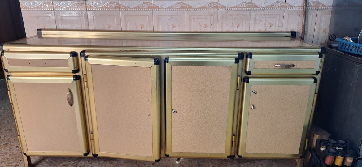 بنات عندي ذني الكاونترات مطبخ ثنين طولهن مترين مع ملحقاتهن تزكام مو بيعي اليجي يفحصهن واحد بيهن شويه الاسق ابيعهن على ١٠٠ الواحد وبيهن مجال وقطعه د٣ أمتار  عرض و ٦ طول ٥٠ وبيهامجال مستعجله على بيعهن بنات مكاني الحيرة


**إذا كنت صاحب هذا الإعلان وتريد حذفه لأي سبب، رجاءا أرسل رسالة إلى الدعم الفني**