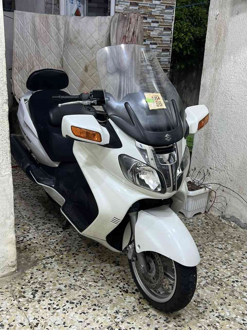 سلام عليكم سكاي ولف محرك ٦٥٠  دراجه جديده مكفوله حاويه شخط واحد مابيه كتلوك الشركه ولعده وياه العنوان كربلاء ماشيه ١٨ الشراي يتصل ***********
