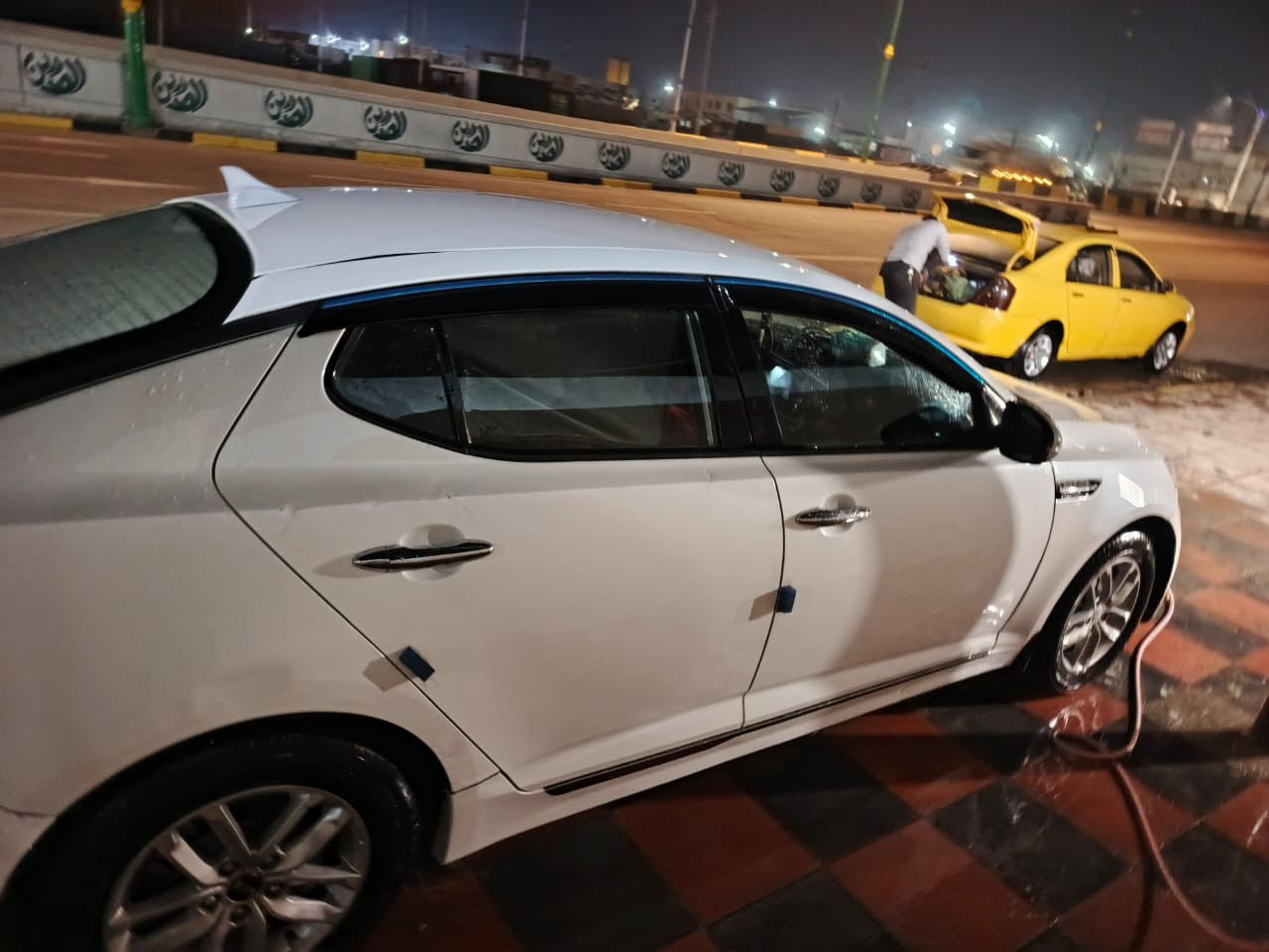 السلام عليكم للبيع كيا ابوتيمه مديل 2014حره بسمي مداور ثاني يوم جاهزهز السياره من كلشي ما ناقصه يرغي وضع شركه مكينه 2400ما مفتوحه رقم مثنى وسنويه لل29للستفسار 
‭0789 354 6127‬
