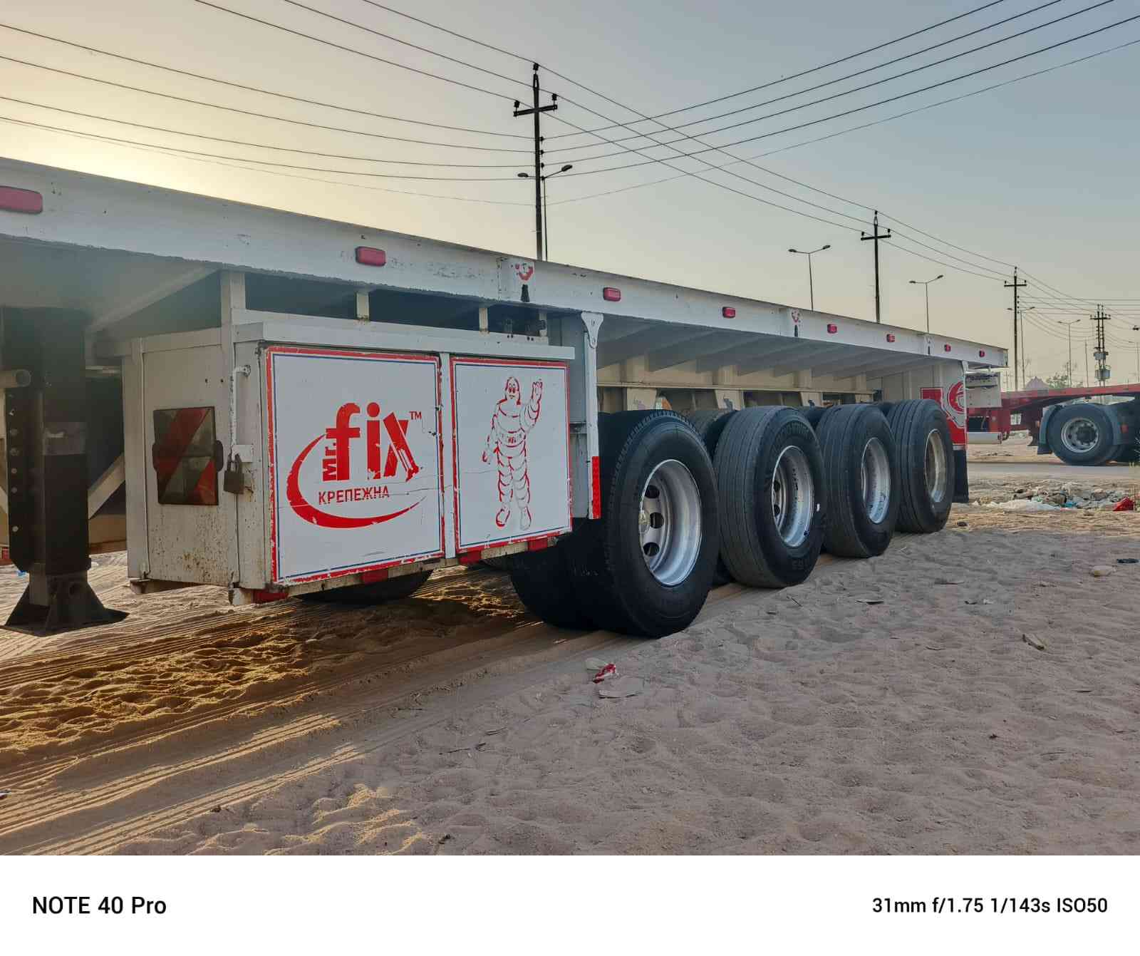 السلام عليكم عربانه للبيع حدادة الرحمان 4 محاور 14 شاصي 16 جتف 7 طول 13/30 موديل (2019) للأستفسار (***********) مكان بصره اني مكلف بل نشر
