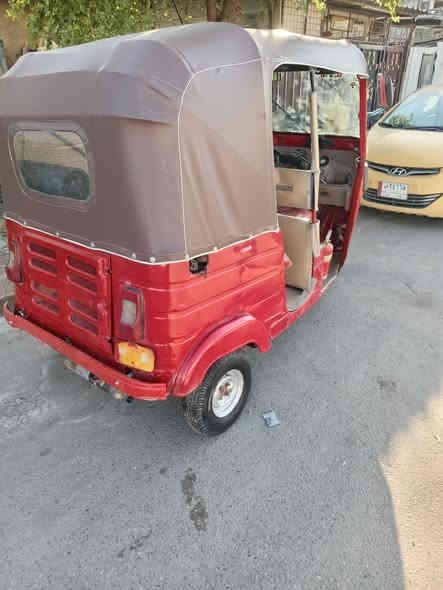 السلام عليكم تكتك باجاج اوراق كامله موديل 17 جادر جديد مكينه 20 ناعمه تخم بانزات جدد 
دبلات جديد دمام ومسجل جدد باتري جديد السعر 3300 مكاني بغداد البياع تواصل ***********
