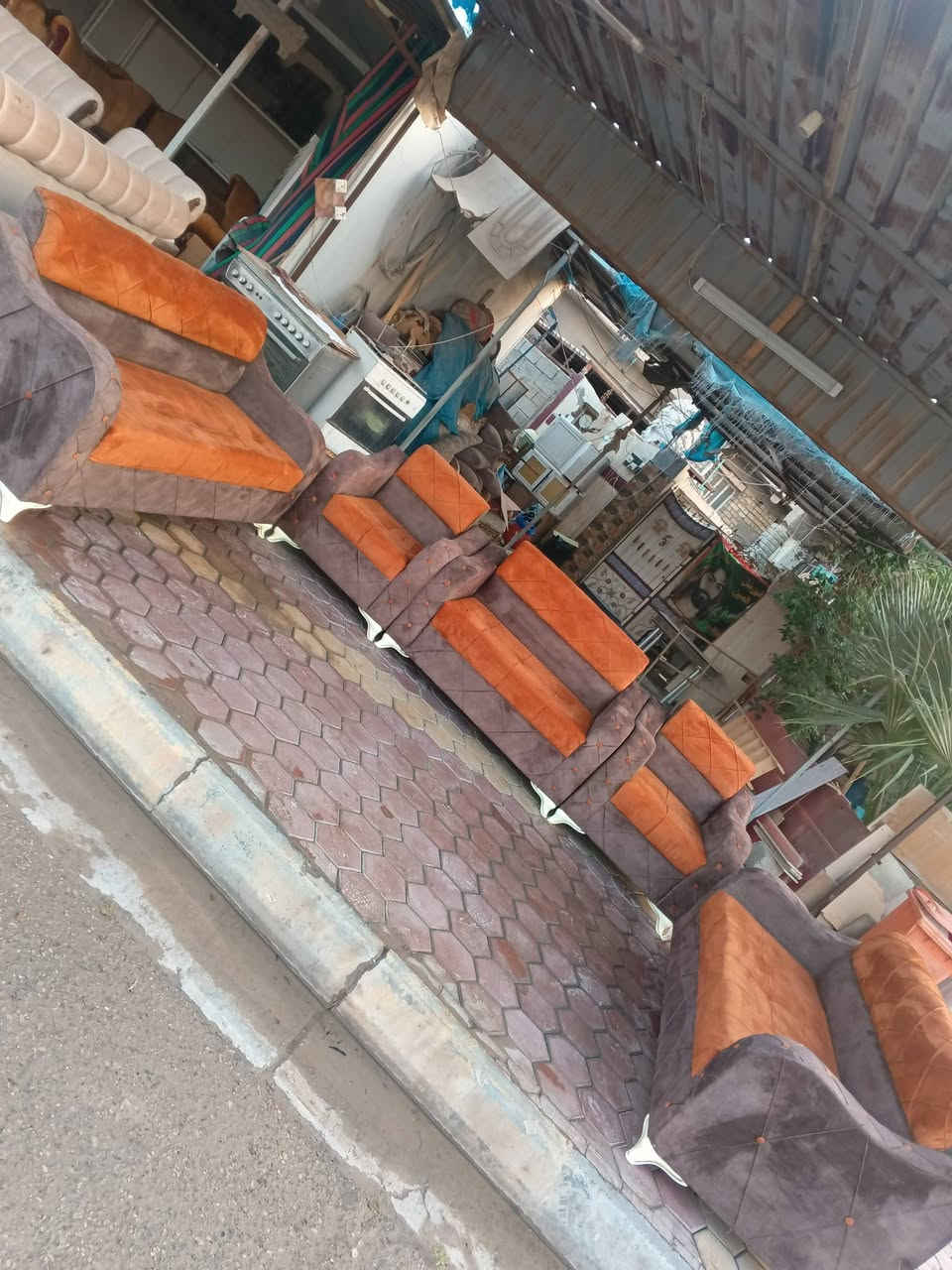 تخم عشر مقاعد مستعمل نضيف السعر 300 ألف العنوان العزيزيه منطقة باب الحاره للمراسلة *********** يوجد واتساب وماسنجر وتوصيل بل الاجره
