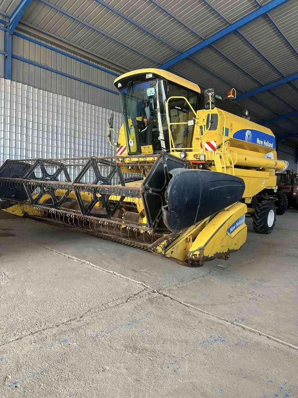 حاصده نيوهولند  موديل 2005 دبل درام5 بلم هيدرو طبله 17 سنويه ورقم اربيل ***********
