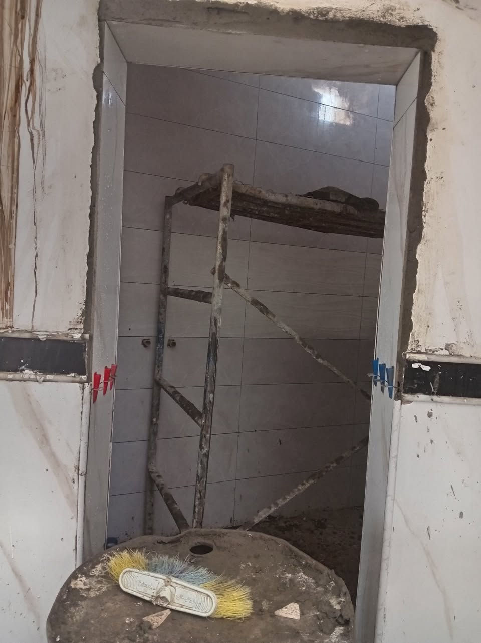 خلفه سيراميك متفرغ وسعار مناسبه *********** بليوميه متر مقطوعه اسعار مناسبه ميسان العماره مكاني
