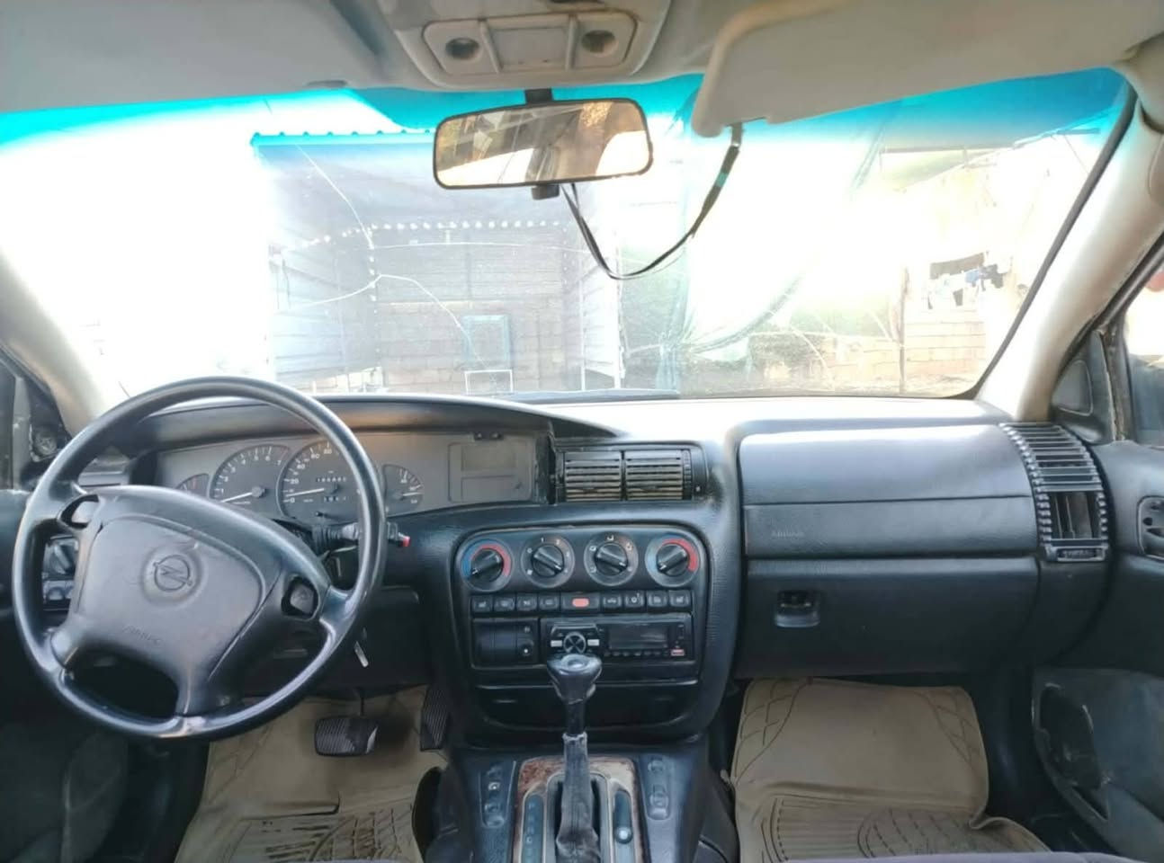 السلام عليكم ورحمة الله
اوبل بزون 94 ضايعة المستمسكات وصاحبها موجود من الموصل ما يقبل يحول ماعرف ليش ابيع حديدة 
بيها واجه مرورية فقط
صدرها تعبان فول وكشرها شوف العين
محرك ونجي 2500 المرغوب 
السعر 14 ورقة
الخاص مغلق
الاتصال على الرقم ***********
