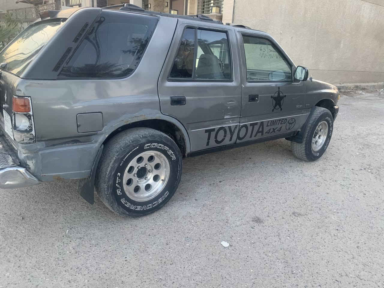 سلام عليكم للبيع ازوزه مديل 94 محرك كير اوتماتيك فيفتي بطه خير من الله الحداديه زينه التبريد مايشتغل كشرهه بلادي مابيهه ضربه عوزهه ترتيب بسيط فقط الدواخل زينه.     السعر 37 وبيهه مجال رقم الماني بغداد تحويل ثاني يوم مكاني بغداد البلديات وهذا رقمي ***********
