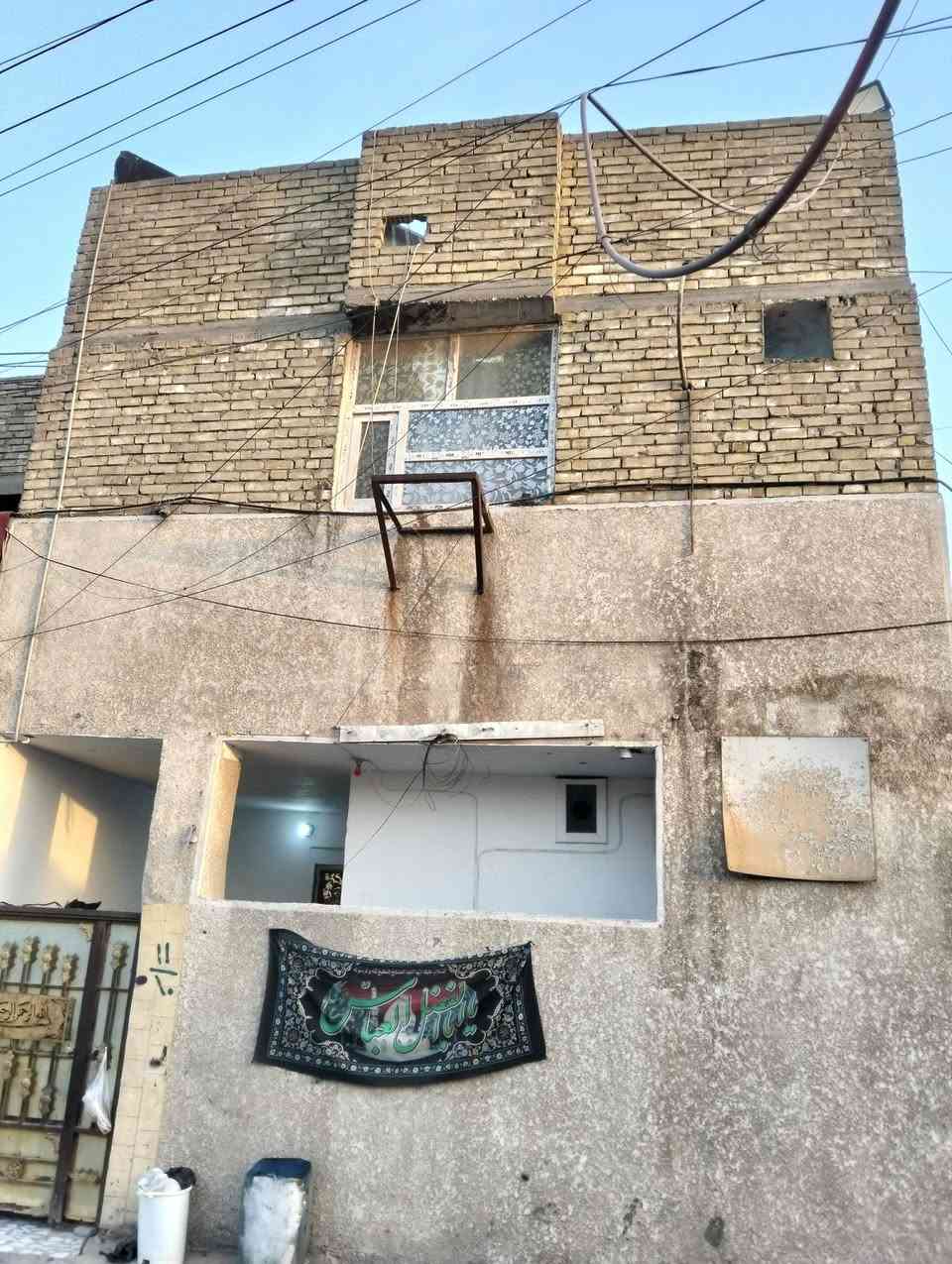 بيت للبيع يحتوي علا منزل طابق ارضي مؤجر ب 300الف المساحة 74متر مربع ركن. للاستفسار ***********
