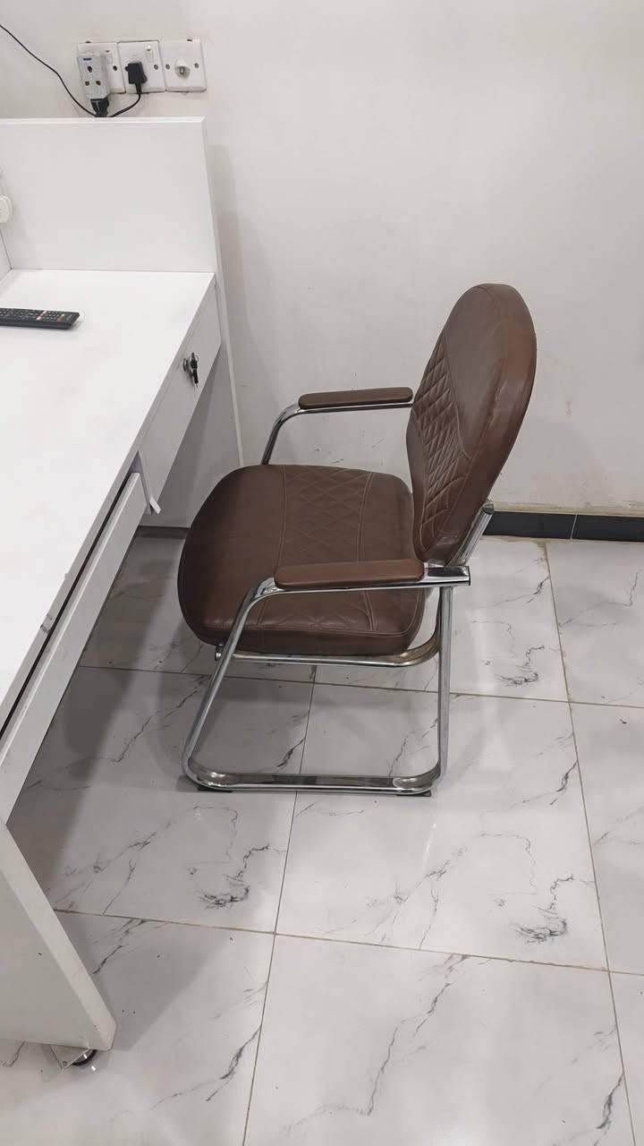 للبيع ميز مع كرسي قياس متر و أربعين مع اناره لد
السعر 250
رف حديد اربع طوابق السعر 60
***********

مكان ناصريه اسدناويه شارع السفينه
