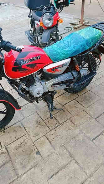 السلام عليكم بوكسر 23 مرقم بغداد الون احمر درجه نضيفه بمعنئ الكلمه السعر مليونين و250 وبيه مجال حك الجيه  العنوان بغداد السيديه الاستفسار *********** هاذه بس واتساب *********** هاذه متواجد رصيد
