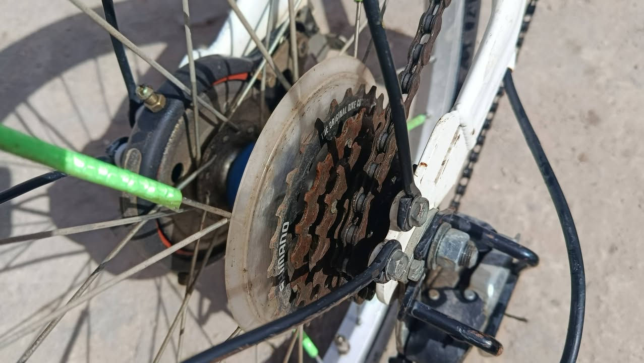 السلام عليكم
باسكل للبيع اخو الجديد تايرات جدد 
اليريده يتصل ***********
