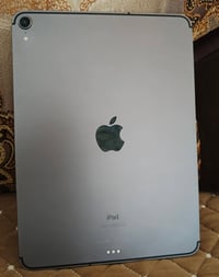 ايباد 11 برو M1  ذاكره 256 محدث اخر تحديث ios26.2 بطاريه 87 شحن تايبسي...