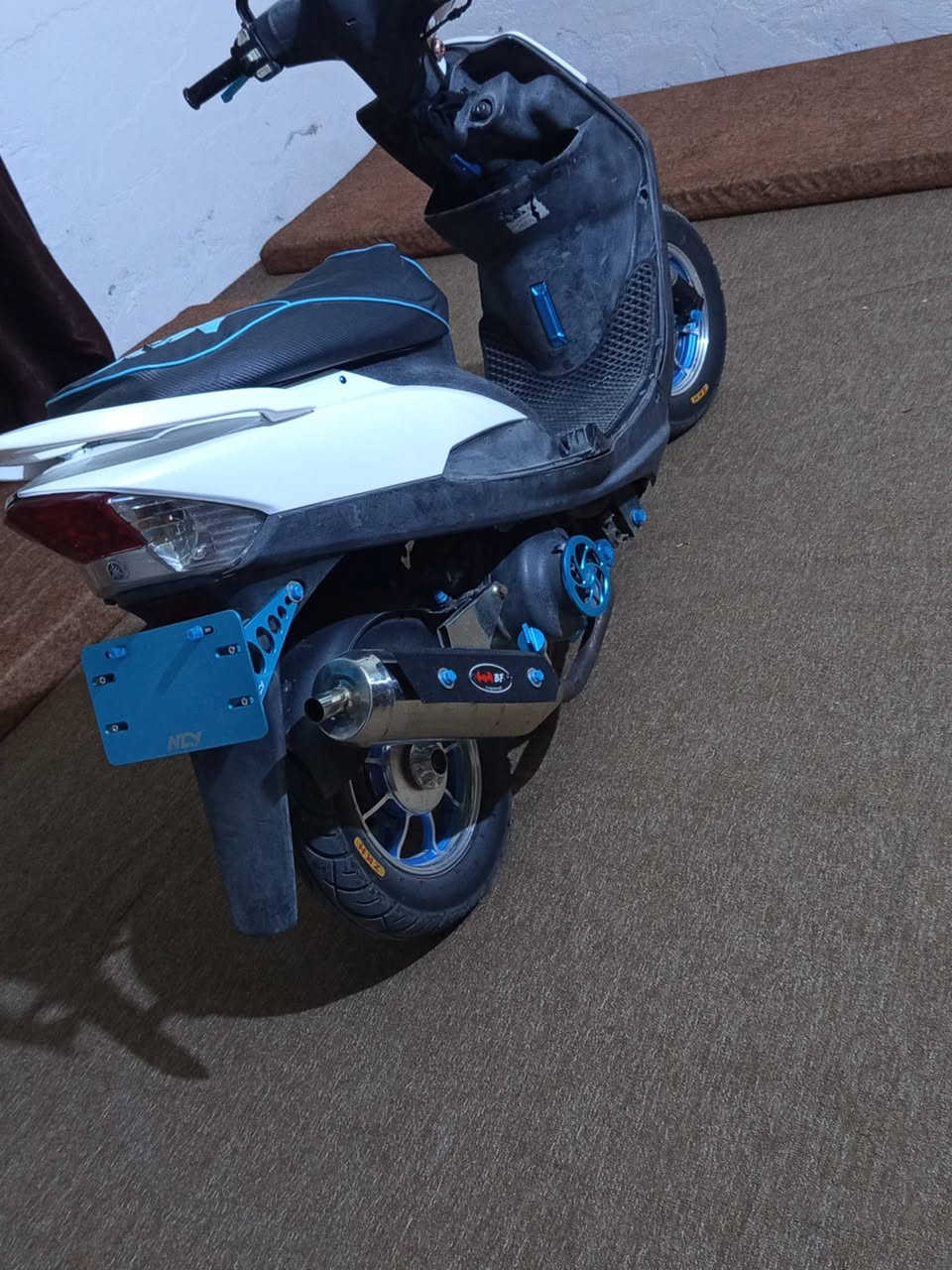 السلام عليكم
من رخصه الادمن طبعاً 

دراجة ماكس عدلة 2005 للبيع 
الدراجة نازله رمبة ختم واحد بس معدل علية 
21 قطعة سمائي مع صدر قزم ويل كب وصالنصة ستيل 
دراجة حلوة ونصبتهة تخبل وكلشي شغال بية من سلف واشاير مازدة عالي ناصي بك لايت كلة شغال دراجة كاملة من الطول للطول شوفت عينكم وبل واقع احلا بعد. والي يدور ماكس كامله يعرف شنو تعني هاي الدراجة وسعرة كلش حلو ومناسب. 
مكلف بل نشر هذا رقم تكدرون تتصلون 
واذا ما عدكم رصيد بي واتساب 👍🏻🤝🏻
***********
