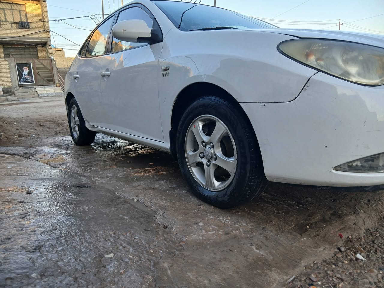 السلام عليكم الانترا للبيع 2009سيارة مكفولةعام حداديه جديدة تخم تاير جديد مابيها اي ضرر للإستفسار *********** عنواني بغداد الغزاليه
