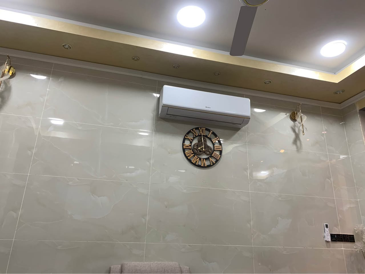 دار للبيع كربلاء حولي مستشفى الكفيل حي الأمير  مساحه ١٠٠ طابقين ونص    *********** كربلاء, العراق
