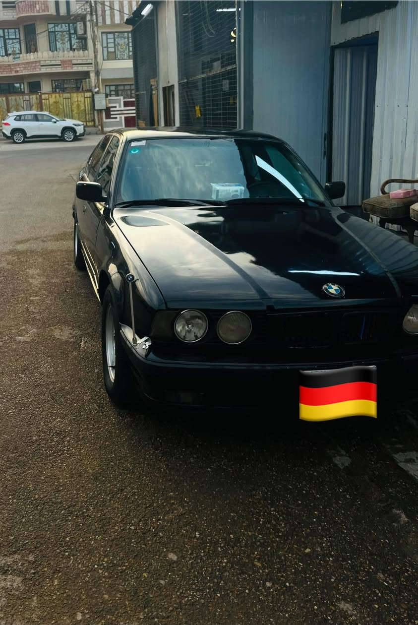 بي ام 525 اصل بليته وسنويه كير محرك مكفول وحداديه
تبريد مجمده ❄️
سياره معمره عام الجماليه كفاله تخم تاير  ويل خليه مكينه مسكر فانوص شرط تنسه صرف بانزين بجم عريض 
غرفه جديده مخمل جديد كشنات كهربائيه شاشه مسجل سستم كامل كأمره  موديل 1992 سنويه حد 2029 رقم بغداد أنكليزي تحويل مباشر سعر 67$ 
مكان سياره بغداد _الدوره 
الاتصال والاستفسار ***********
