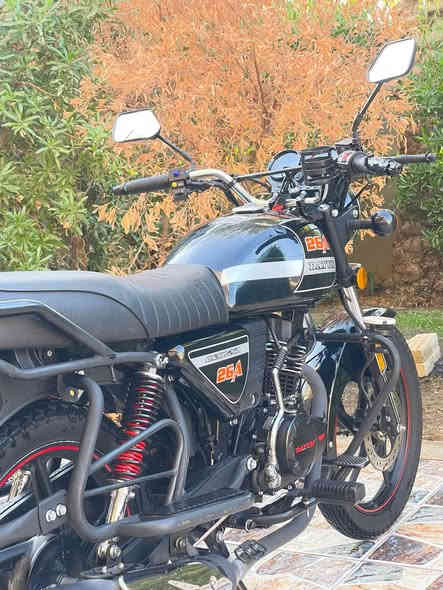 السلام عليكم دراجه دايون موديل2025 محرك 200  اخت الزيرو استخدام شخصي بلحقيقه احلى من الصور مكان ديالى ناحيه السلام للاتصال ***********
