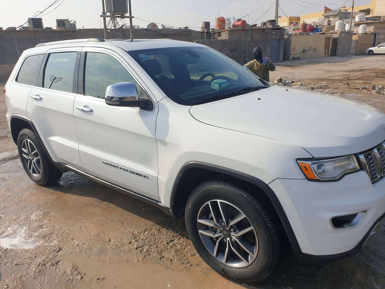 جيب كراند شيروكي وارد امريكي موديل 2021 رقم بغداد باسمي الحادث مرفق بالصور لكن لا لغود ولا شواصي متاثرة سهرها ٢٥٠ ورقه اتصال ***********
