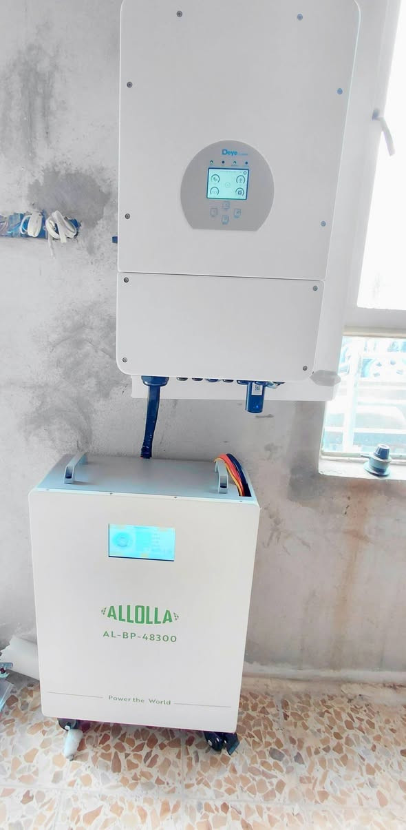 🚨 مع شركة روژ للطاقة الشمسية  تقود التحوّل! ⚡🌞
📍 من موقع العمل – #موصل 
🗓️ الثلاثاء 24/ 3 / 2026
في ضربة جديدة تعزز موقعها في القمة، يعلن مكتب روژ للطاقة الشمسية عن تنفيذ مشروع نوعي ضخم تمثّل بـ تحويل منزل جاسر الجبوري   في #موصل  إلى منظومة #طاقة #شمسية متكاملة، تمنح كهرباء مستقرة، صامتة، وموثوقة على مدار 24 ساعة.
⚡ تجهيز 
🔹 30 أمبير نهاري
🔹 15 أمبير ليلي
🔋 النتيجة؟
✔️ استقرار كامل بالكهرباء
✔️ تقليل جذري للاعتماد على الشبكة والمولدات
✔️ توفير مالي مستمر على المدى الطويل
🚀 باستخدام أحدث تقنيات High Voltage، هذا المشروع مو مجرد تركيب…
هذا تحول حقيقي نحو الاستقلال الطاقي.
🌞 مواصفات المنظومة العملاقة:
▪️ 14 لوح Longi بقدرة 640 واط
▪️ ضمان الألواح: 15 سنة
▪️  إنفرتير Deye حجم 12 كيلو واط 
▪️ 1 بطارية ليثيوم بسعة 300 امبير  الولا 
✨ روژ للطاقة الشمسية… مو بس ننفذ مشاريع، نصنع فرق حقيقي على أرض الواقع.
🔥 إذا تريد:
كهرباء 24 ساعة + هدوء + توفير حقيقي
فأنت تحتاج قرار واحد فقط… والباقي علينا.
📞 احجز استشارتك الآن:
👷‍♂️ مهندس قيدار
*********** – ***********
👤 سلام سلو
*********** – ***********
#روژ_للطاقة_الشمسية #HighVoltage #طاقة_نظيفة
#شاريا #شيخان #أربيل #بعشيقة #هولير #العراق #دهوك #duhok #Erbil #mosul #موصل #نينوئ #Iraq #طاقة #الشمسية #solar system
