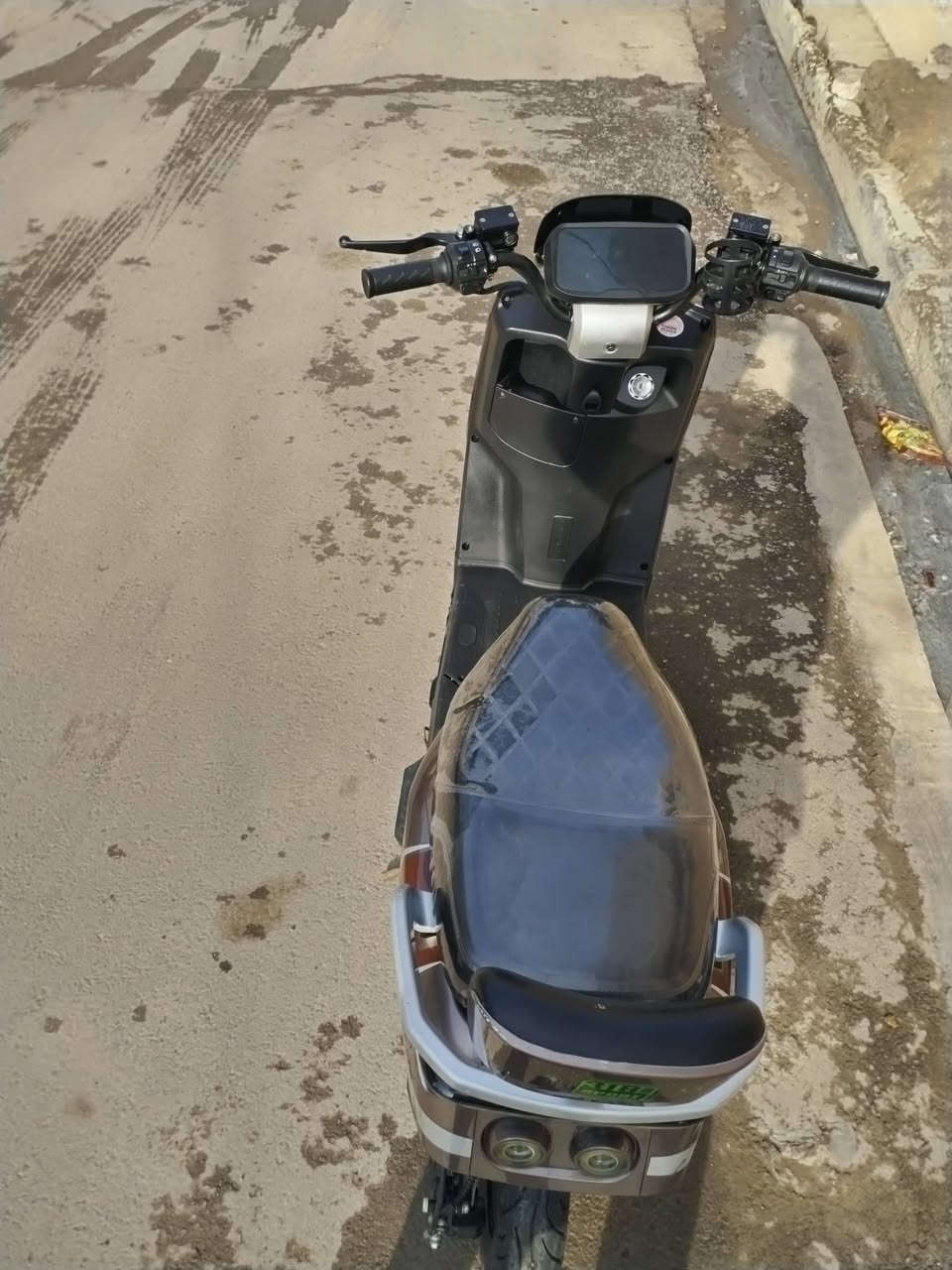 السلام عليكم  ماطور نوع 318 للبيع
1 البطاريات شرط الفحص اذا مو جدد مرجوع 6بطاريات 
2 نضام الرجوع للخلف R
3 مثبت سرعه ااسرعه الحقيقيه 70 يقره بل شاشه 90
4 بريك امامي خلفي دسك دهن 
5 دبل بصمه او سويچ  تشغيل عن بعد 
6 هورن +لايت عالي ناصي زنون +اشاير كلو شغال او شرط 
فقط ناقصو طفاريه او الودسه مفطره 
السعر من لاخير قفل 500 قفل قفل 
اي استفسار رقمي بي واتساب 
*********** 
مكاني موصل جانب لايسر
